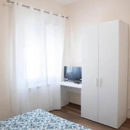 Akrone Center Guest house